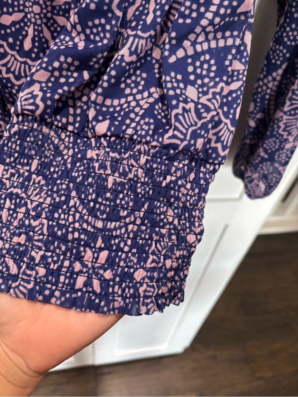 Harper 241 Navy Pink Floral Printed Blouse Smocked Hem Top Women Small KT029 - Picture 4 of 5
